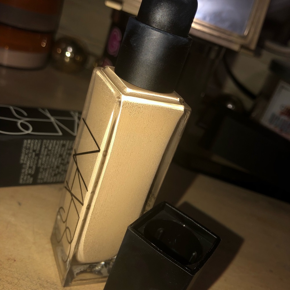 NARS NATURAL RADIANT LONGWEAR FOUNDATION